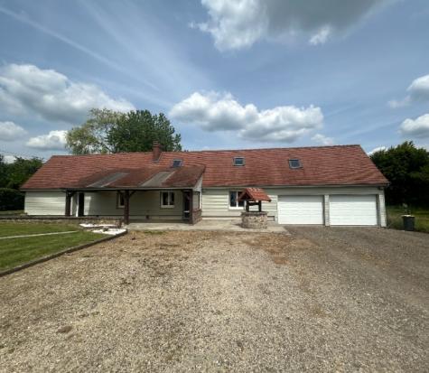 Longère vivable de plein pied sur BELLOU EN HOULME REF:V1056 