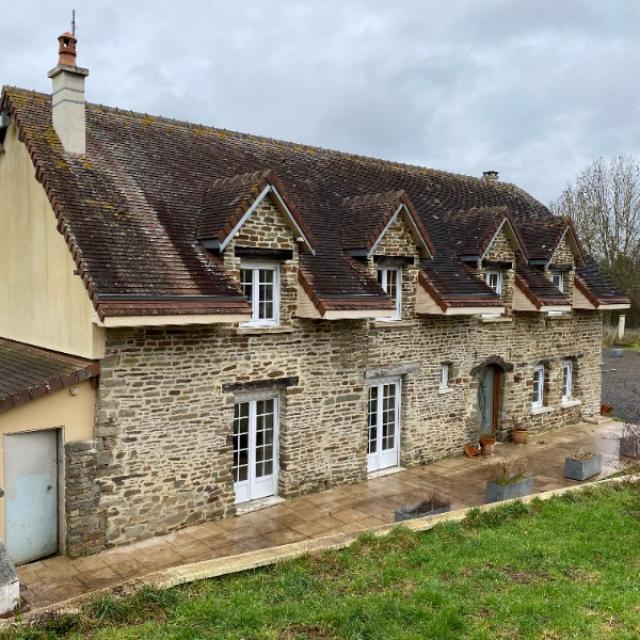 Belle maison de campagne avec grand terrain Commune de VASSY REF V1057